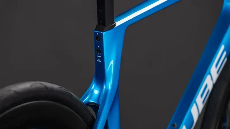 Cube Agree C:62 Ex Road Bike in Topas Blue/White-4