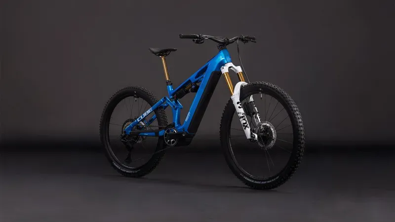 Cube Stereo Hybrid One77 HPC AT 800 E-MTB In Actionteam-1