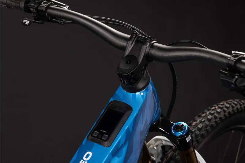 Cube Stereo Hybrid ONE44 HPC AT 800 eMountain Bike in Actionteam-10