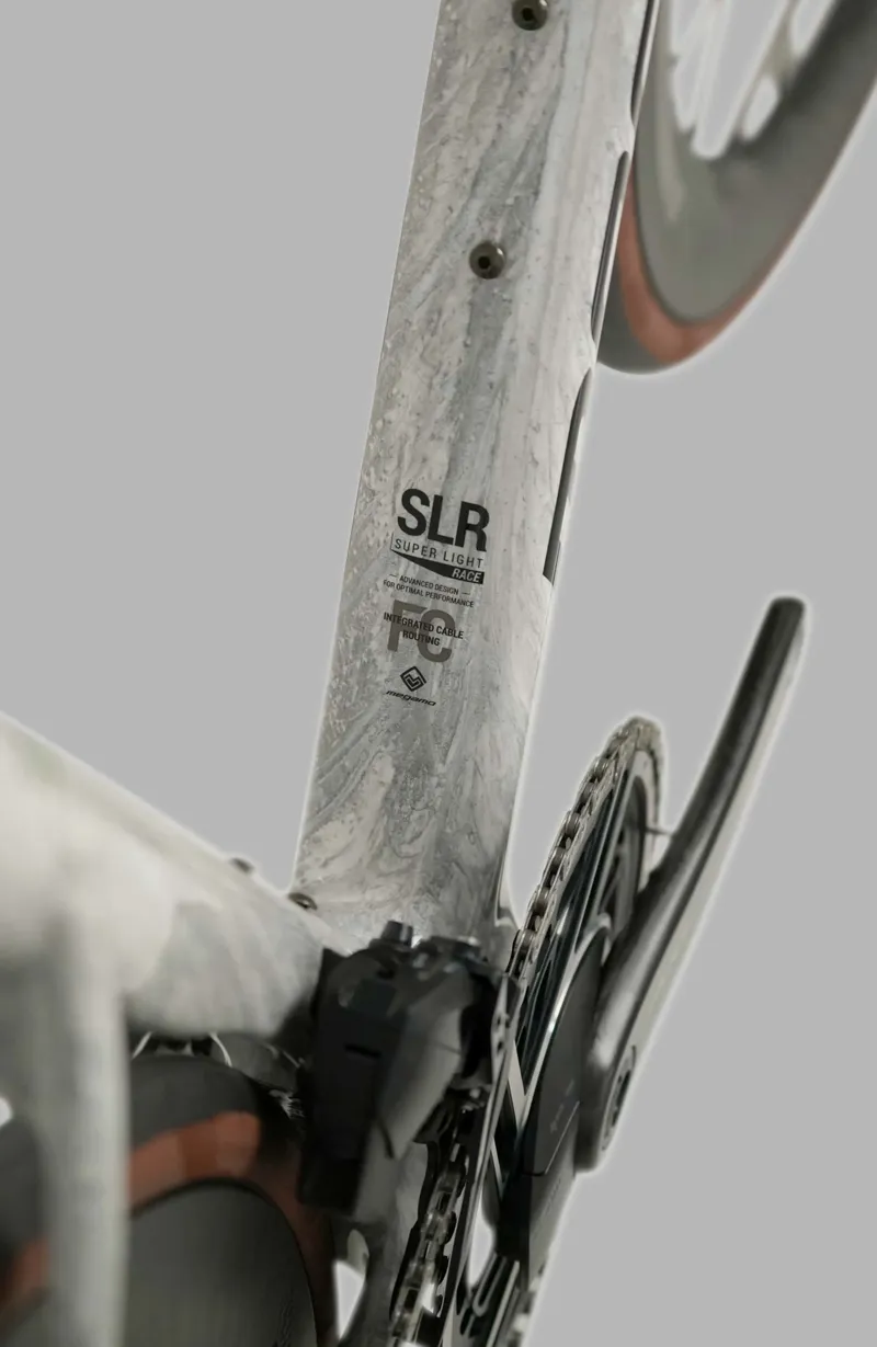 Megamo Pulse 00 2026 Jade White-4