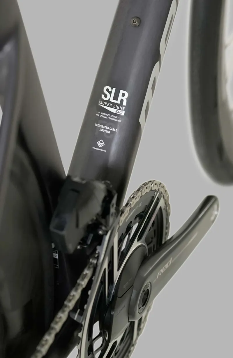 Megamo Pulse 00 2026 Black-2