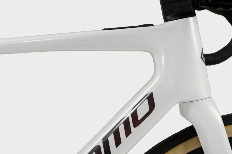 Megamo Upon 05 2027 White-2