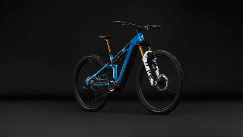 Cube Stereo Hybrid ONE44 HPC AT 800 eMountain Bike in Actionteam-4