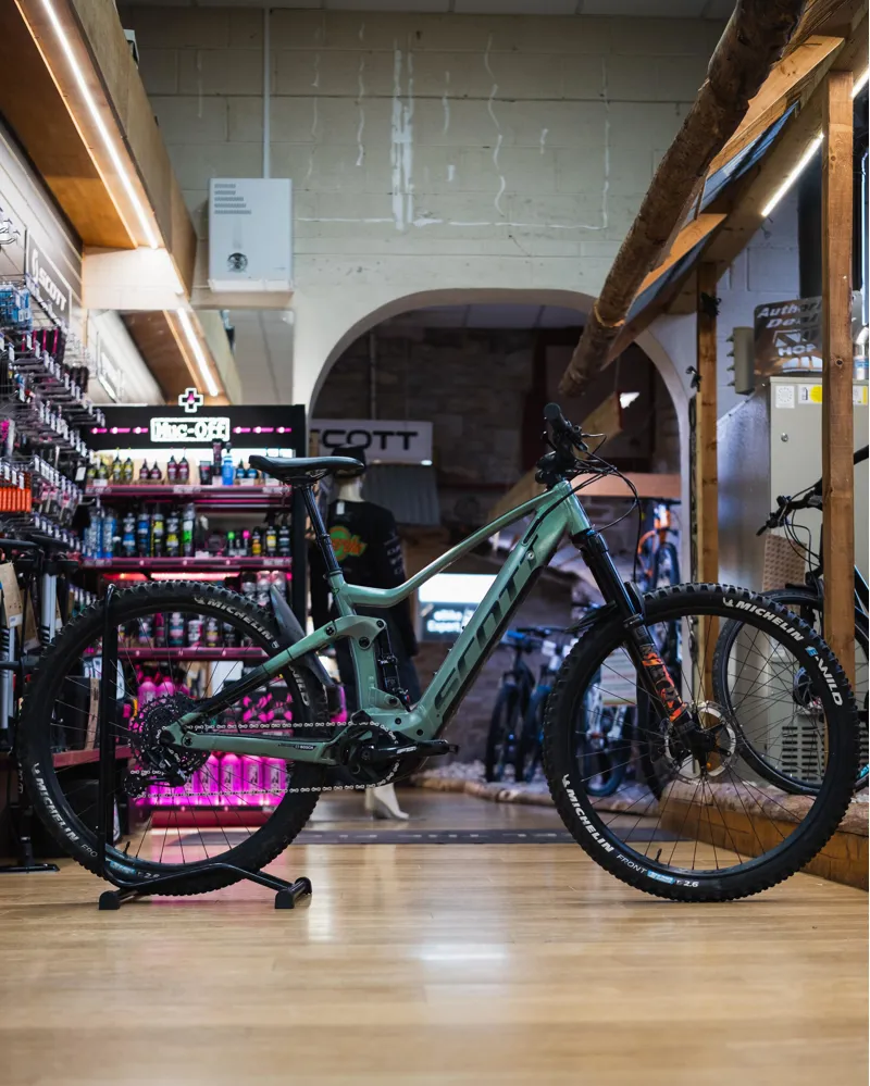 Scott Genius 920 eRide Medium Pre-Owned-1