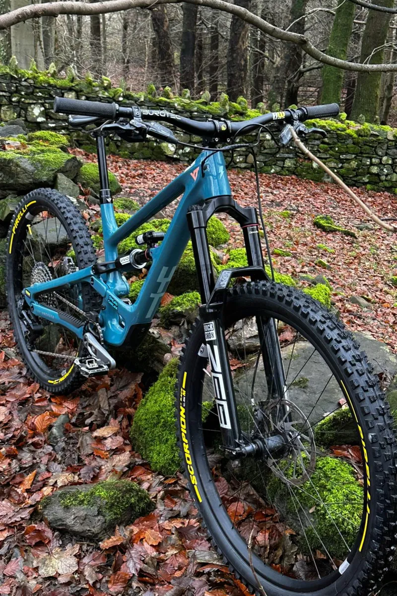 YT Capra Core 4 MX 2024 Medium Ex-Staff-3