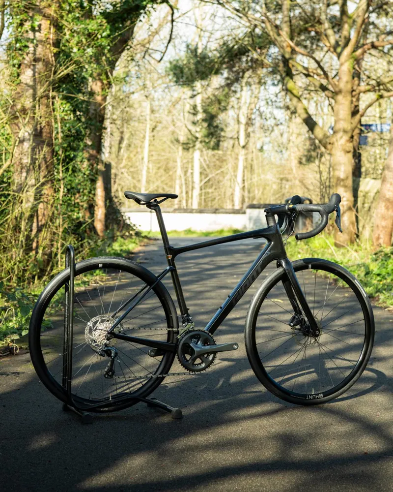 Giant Defy Advanced 3 Black Medium 2025 Pre-Owned-1