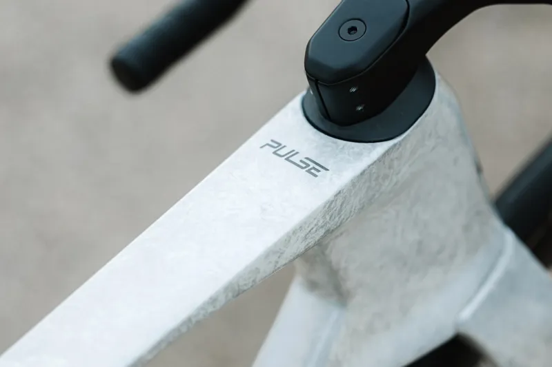Megamo Pulse 05 CW Marble White-4