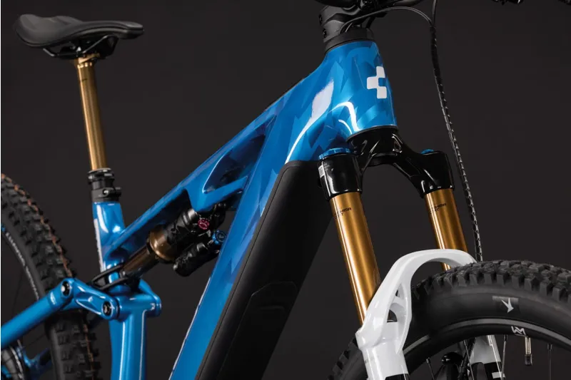 Cube Stereo Hybrid ONE44 HPC AT 800 eMountain Bike in Actionteam-5