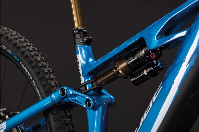 Cube Stereo Hybrid ONE44 HPC AT 800 eMountain Bike in Actionteam-6