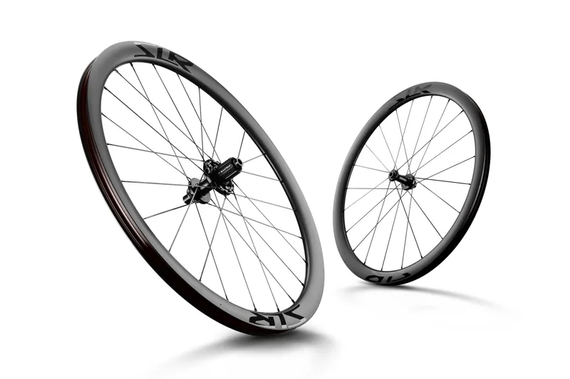Giant SLR 1 40 Tubeless Disc Brake Front Wheel-1