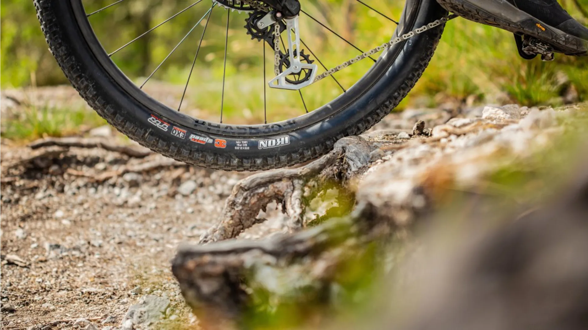 Newmen Wheel Phase 30 Light Vonoa 29 15x110 BLACK Front