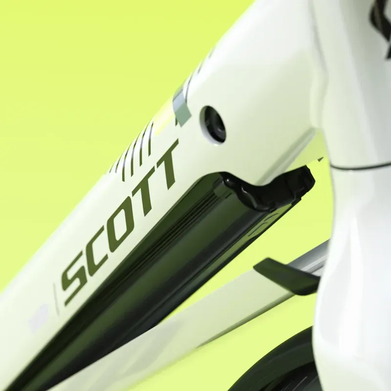 Scott Sweep 10 E-Hybrid Bike in Signal White-9